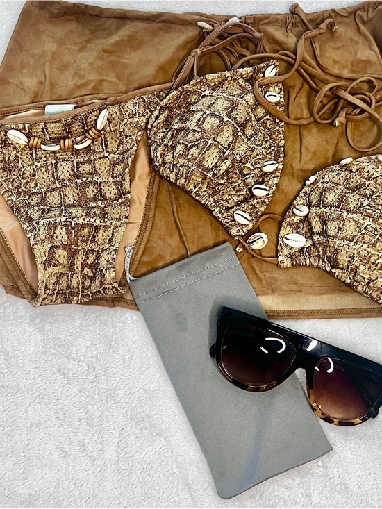boutique Accessories - Hot 4 Summer🔥 Cute Oversized Flirty & Chic Glossy Brown Sunnies!😎 🕶 😍🔥